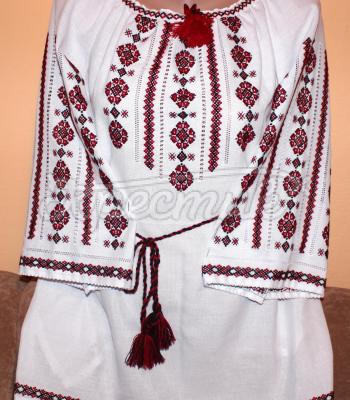 Женская вышиванка "Розы красные" фото