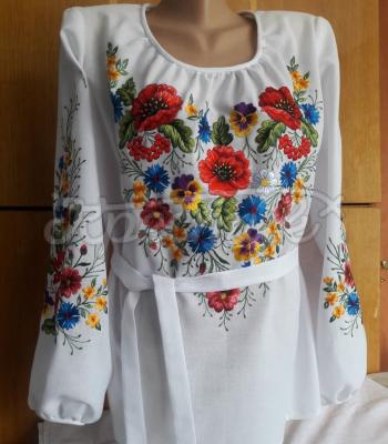 Женская вышиванка - вышита шелковыми нитками фото