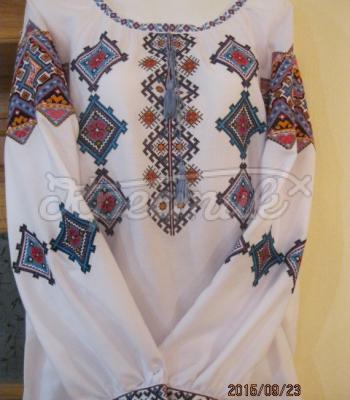 Женская вышитая рубашка "Изобилие" фото