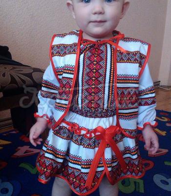 Детский костюм из тканного полотна фото