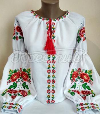 Женская вышиванка "Цветущая молодость" фото