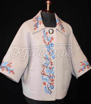 Нежный вышитый женский жакет фото