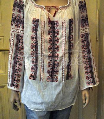Женская вышиванка с легкой ткани с орнаментом фото