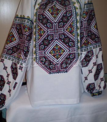 Женская вышитая рубашка ручной работы "Восьмерка" фото
