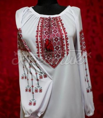 Женская вышиванка "Рубины" фото