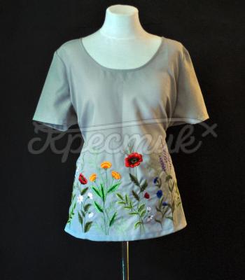 Вышитая футболка на габардине "Цветочное поле" фото