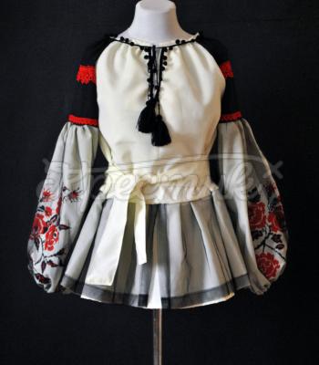 Вышитая женская блуза "Розы с баской" фото