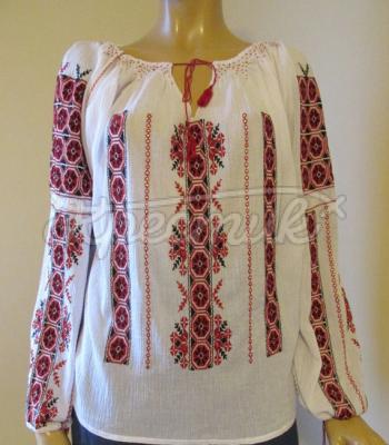 Женская вышитая блузка на маркизете "Любовь" фото