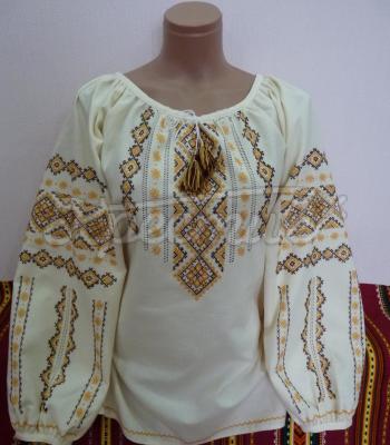 Женская вышиванка ручной работы "Пряженное молоко" фото