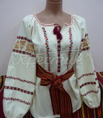 Украинская женская вышиванка "Нежные мотивы цветов" фото
