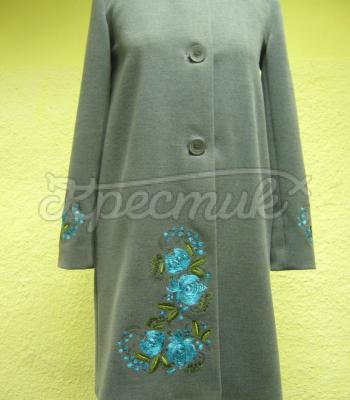 Зеленое кашемировое пальто с вышивкой фото