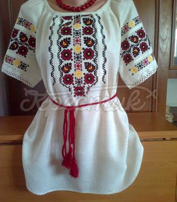 Женская вышиванка "Красочные мотивы" фото