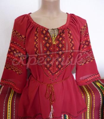 Вышитая женская рубашка "Алый рассвет" фото
