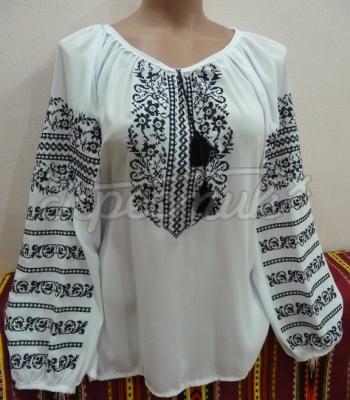 Женская вышиванка белая с черной вышивкой