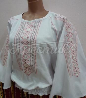 Женская вышиванка "Летучая мышка"