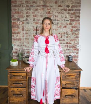 Вышитое женское платье "Красное пламя" фото