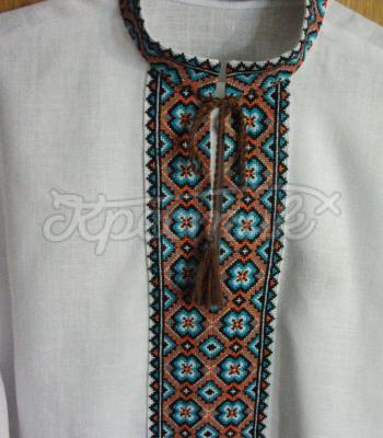 Белая мужская вышиванка с голубыми васильками