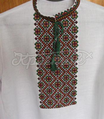 Белая мужская вышиванка с геометрическим орнаментом