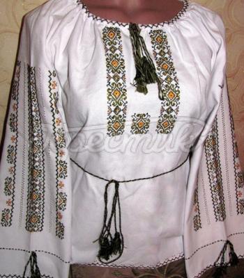 Женская вышиванка  с орнаментом сварги