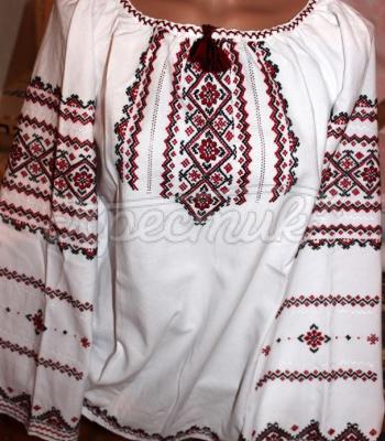 Украинская женская вышиванка цветочная