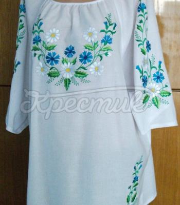 Вышитая белая женская блузка