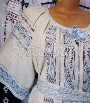 Женское вышитое платье ручной работы