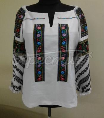 Женская вышитая рубашка "Борщевский стиль" фото