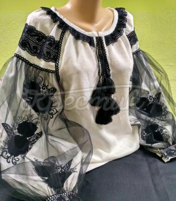 Женская вышиванка Цветы в фатине фото