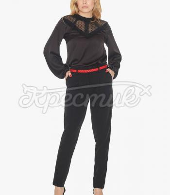 Черная блуза декорирована тесьмой с бубками фото