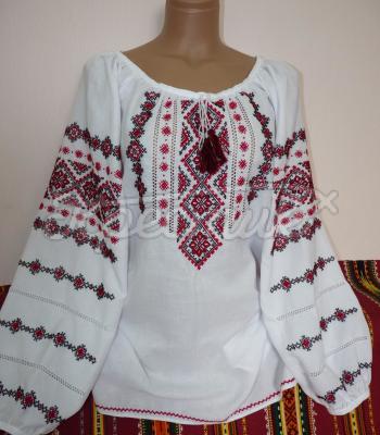 Женская вышиванка "Цветочная аура" фото