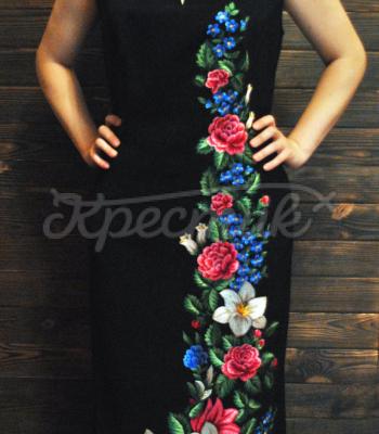 Художественная вышивка на макси платье фото