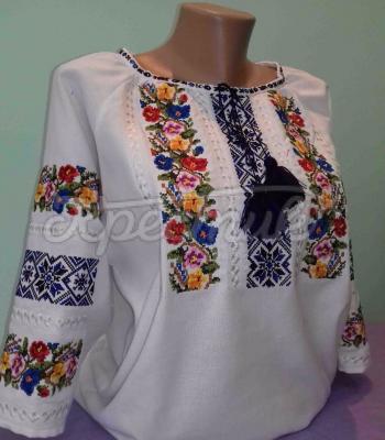 Женская белая вышиванка "Цветы и алатырь" фото