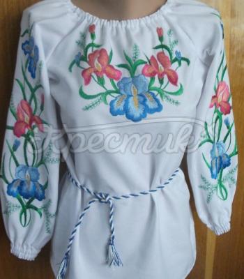Блузка с вышитыми ирисами